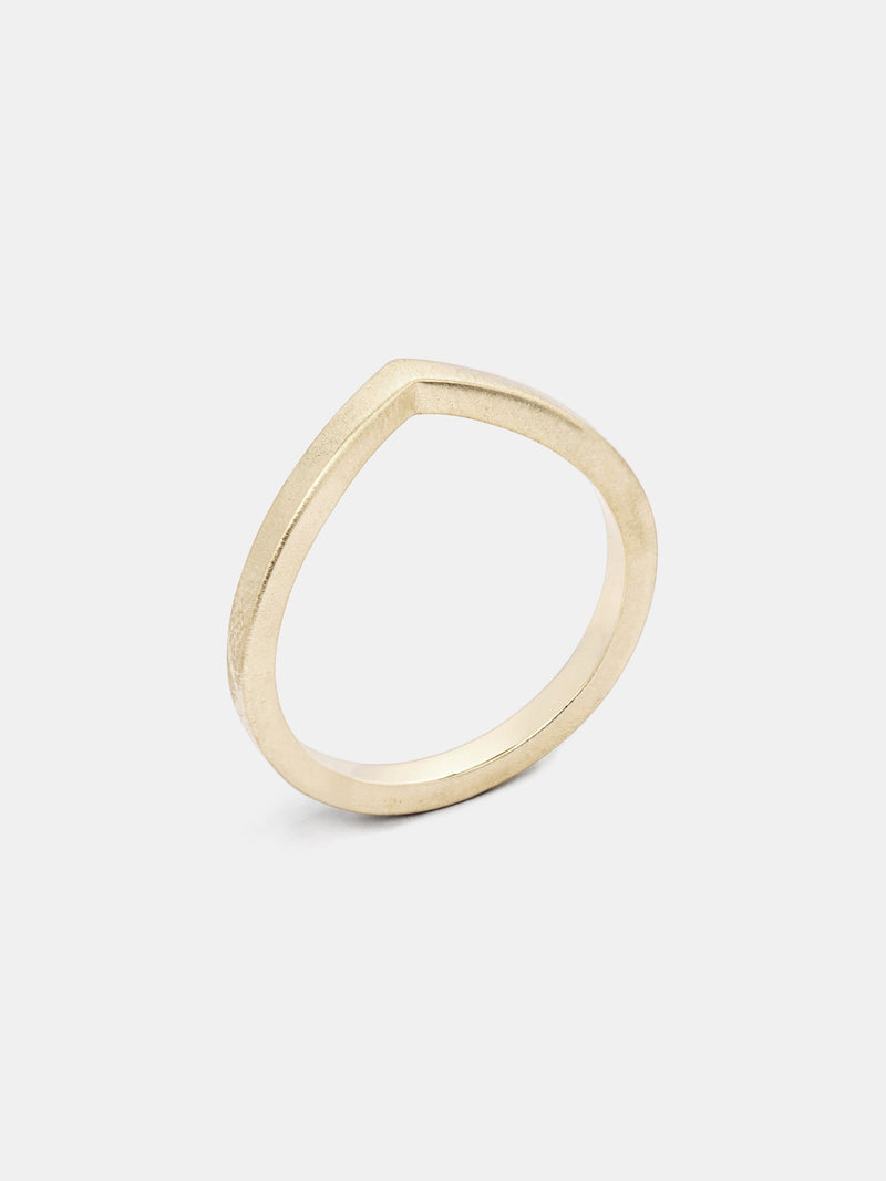 Vinca Arching Band in 14k yellow gold with smooth texture and signature matte finish.